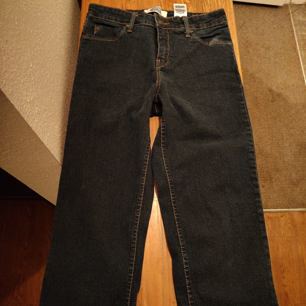 NWOT  women's Signature Levi's Classic Slim Capris - High Rise.